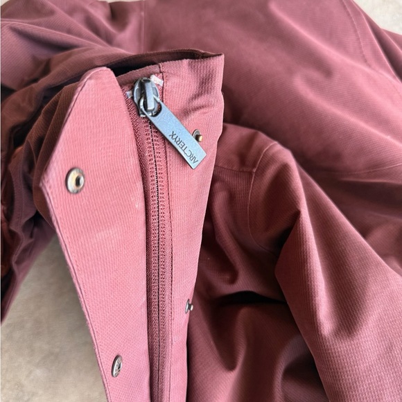 Arc'teryx Women's Patera Parka Gore-Tex Down Insulated in Deep Burgundy Flux - Picture 3 of 11